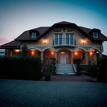 Airport Almaskert Panzio Bed and Breakfast Vecsés Εξωτερικό φωτογραφία