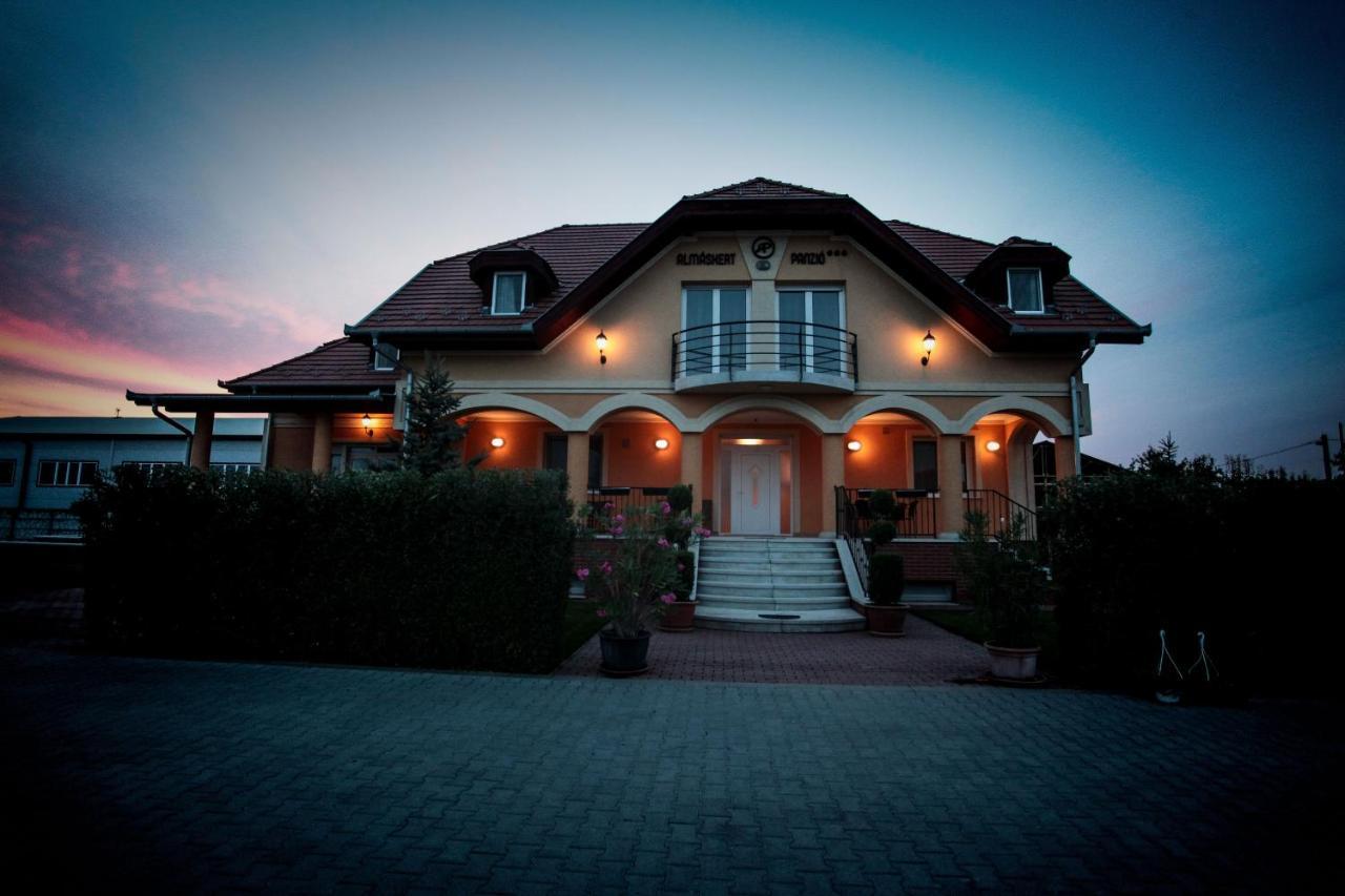 Airport Almaskert Panzio Bed and Breakfast Vecsés Εξωτερικό φωτογραφία