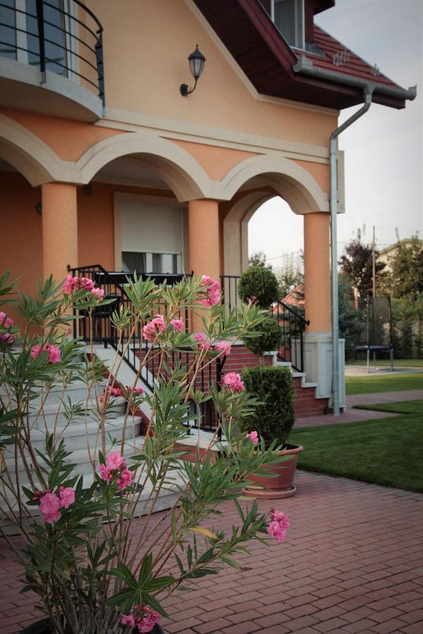 Airport Almaskert Panzio Bed and Breakfast Vecsés Εξωτερικό φωτογραφία