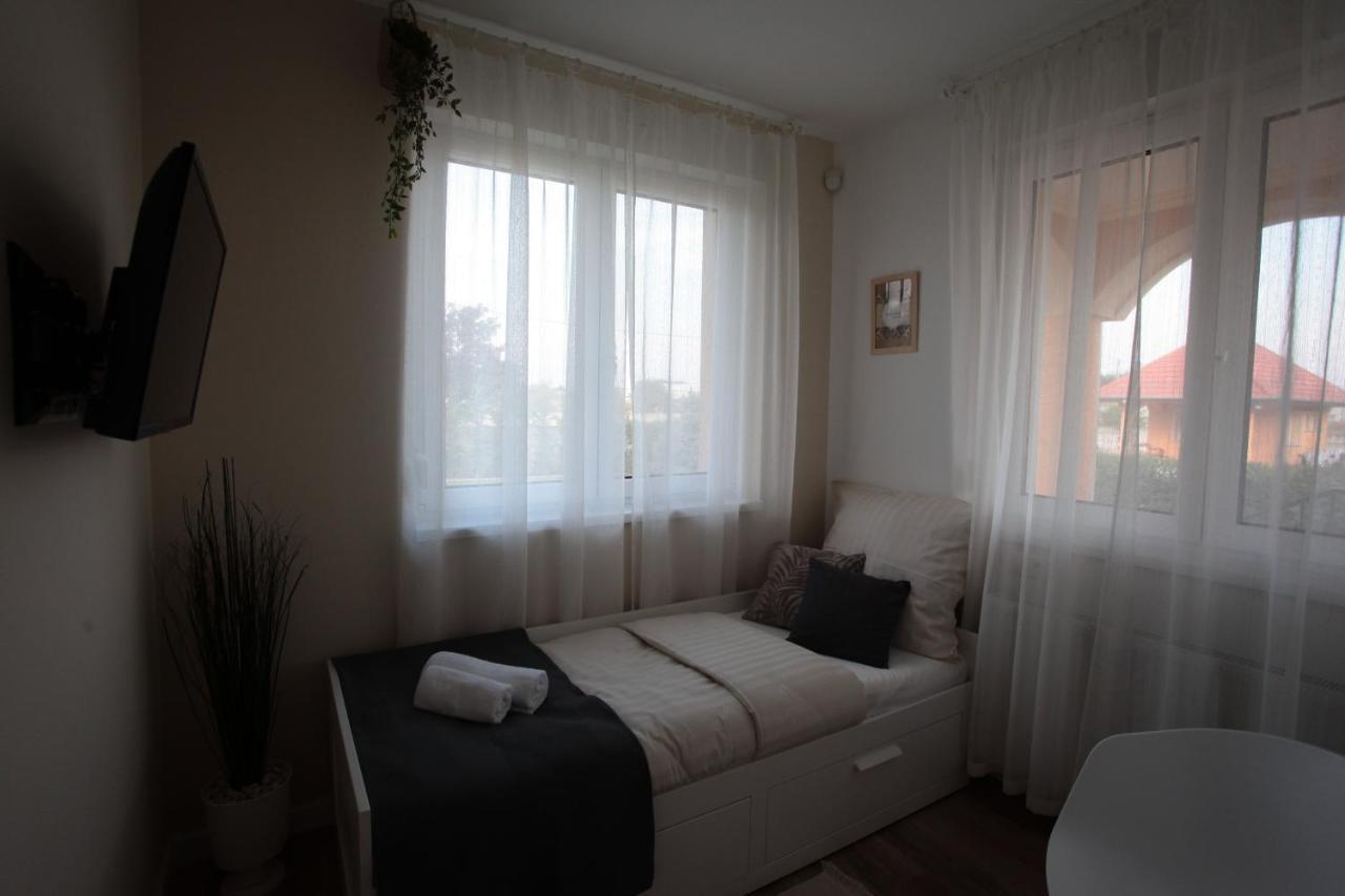 Airport Almaskert Panzio Bed and Breakfast Vecsés Εξωτερικό φωτογραφία