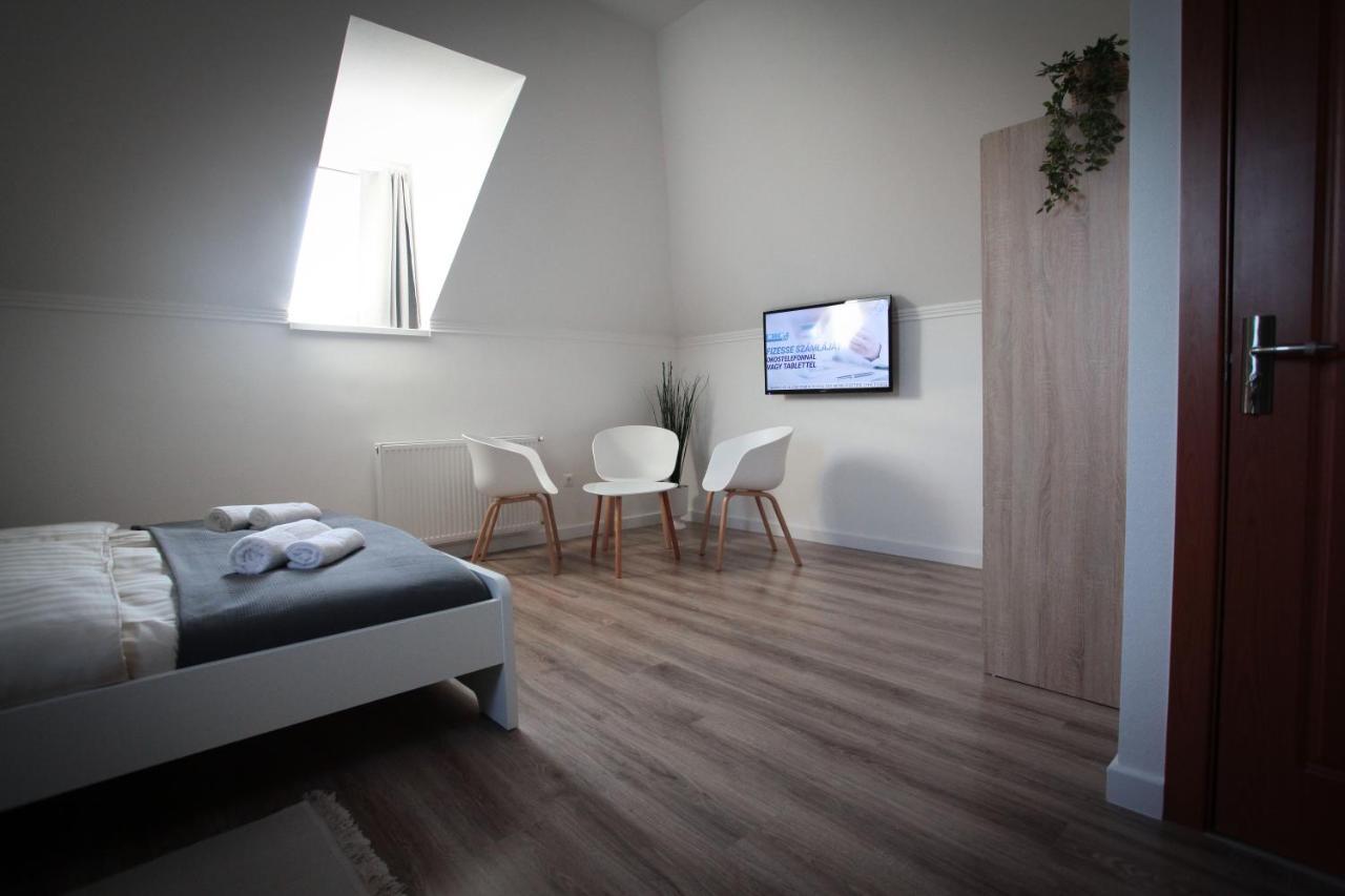 Airport Almaskert Panzio Bed and Breakfast Vecsés Εξωτερικό φωτογραφία